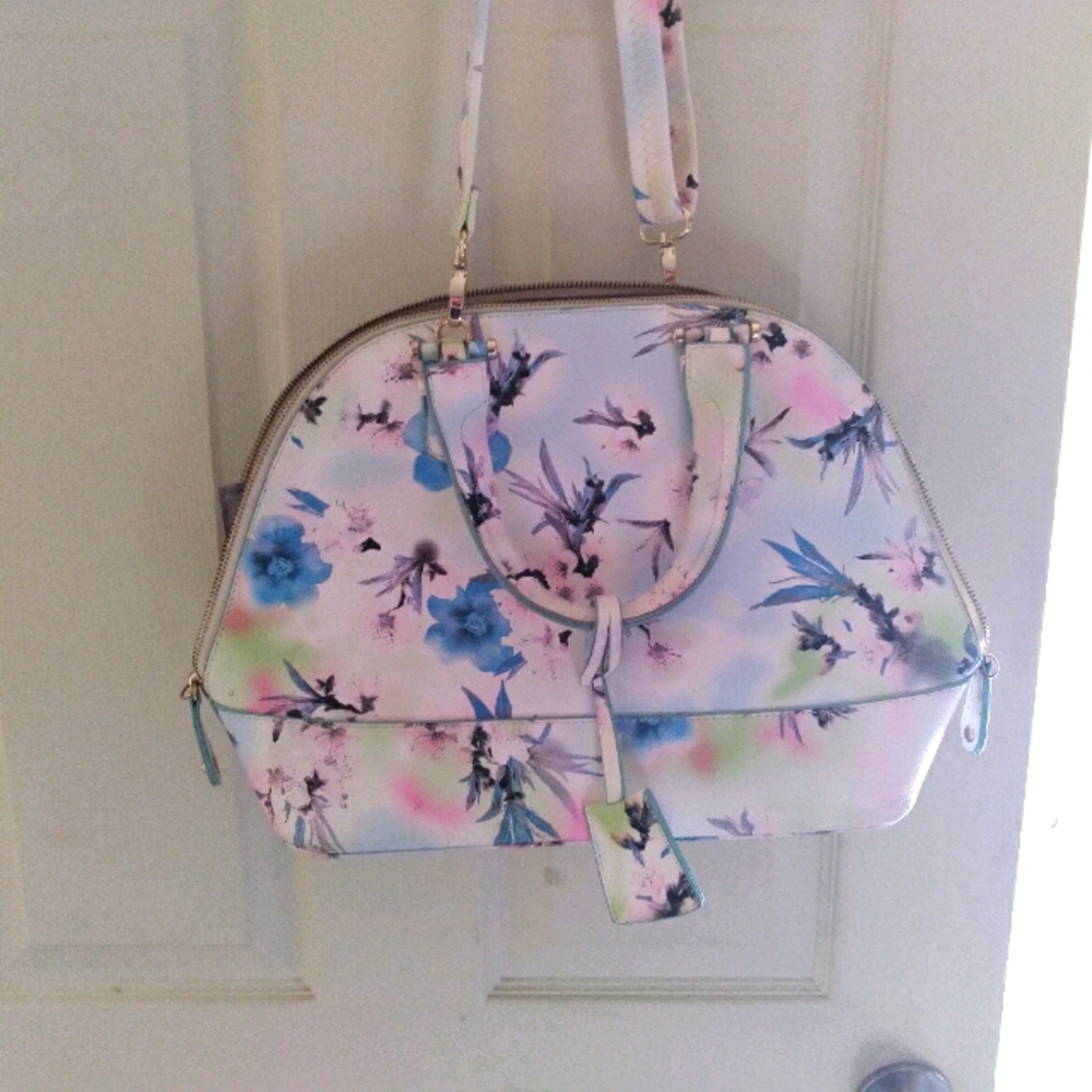 Purse - Picture 1 of 9
